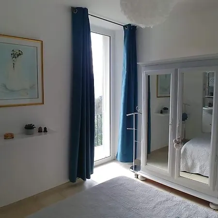 Chez Perle A Levie, Entier De Type T4 Daire