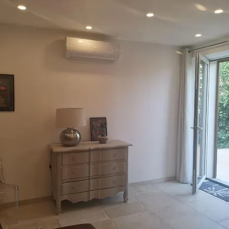 Chez Perle A Levie, Entier De Type T4 Daire Levie