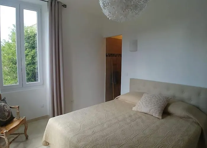 Chez Perle A Levie, Entier De Type T4 Levie