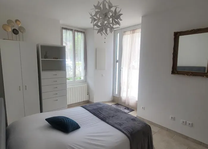 Chez Perle A Levie, Entier De Type T4 Apartment *