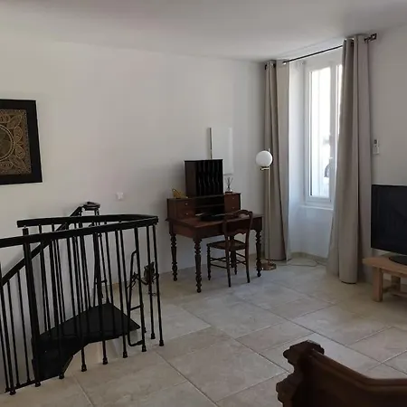 Chez Perle A Levie, Entier De Type T4 *