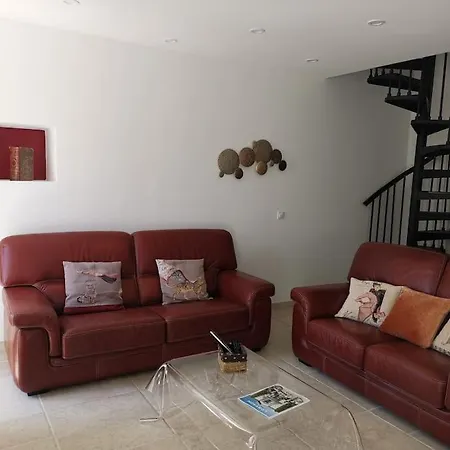 Chez Perle A Levie, Entier De Type T4 *