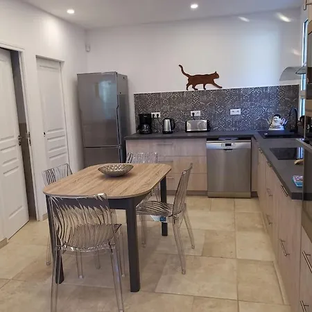 Chez Perle A Levie, Entier De Type T4 Levie