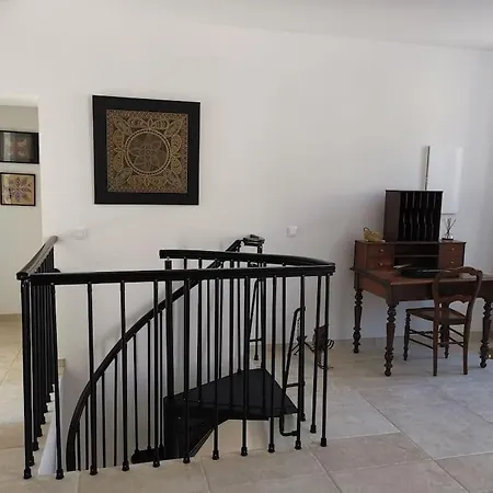 Chez Perle A Levie, Entier De Type T4 * Levie