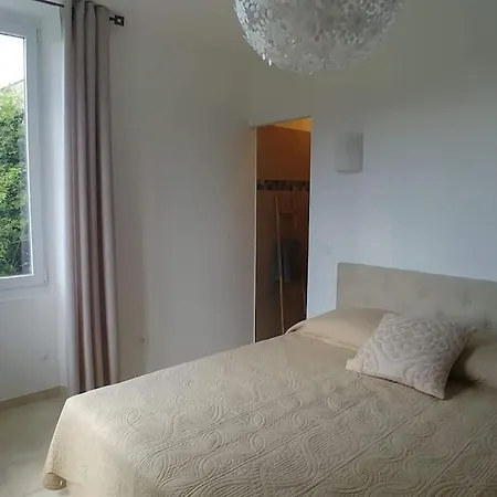 Chez Perle A Levie, Entier De Type T4 Levie