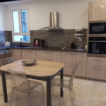 Chez Perle A Levie, Entier De Type T4 *