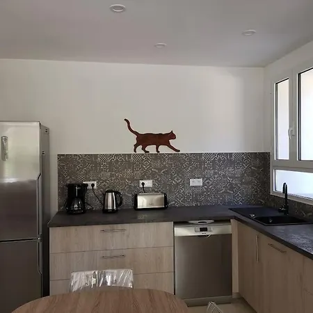 Chez Perle A Levie, Entier De Type T4 Apartament *