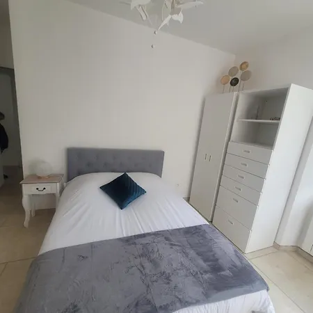 Apartament Chez Perle A Levie, Entier De Type T4 *