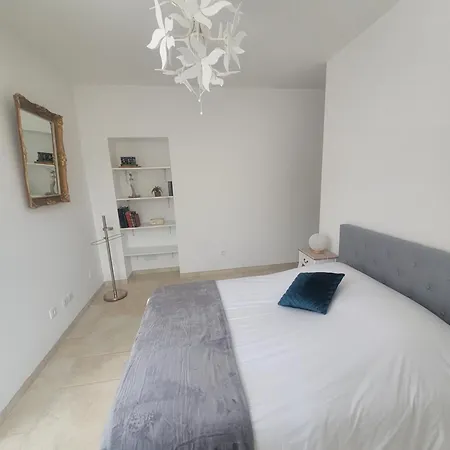 Chez Perle A Levie, Entier De Type T4