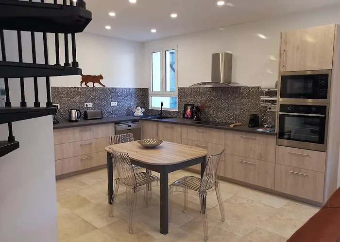 Chez Perle A Levie, Entier De Type T4