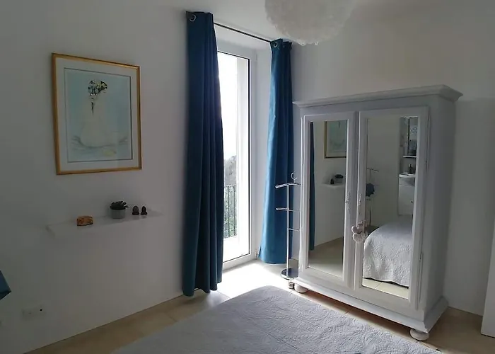 Chez Perle à Levie, Entier De Type T4 Appartement