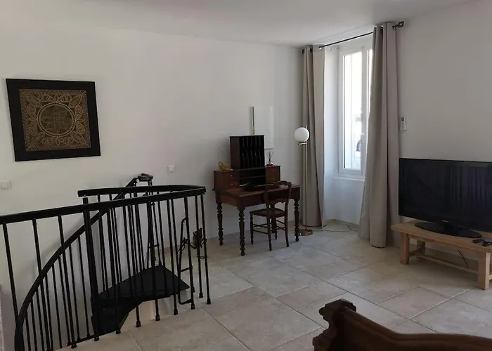 Chez Perle à Levie, Entier De Type T4 *