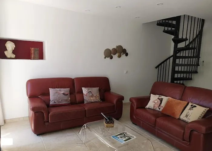 Chez Perle A Levie, Entier De Type T4 *