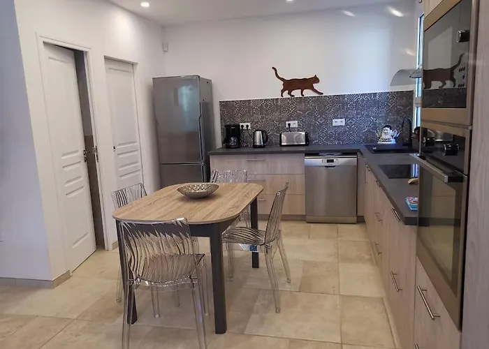 Chez Perle à Levie, Entier De Type T4 Levie