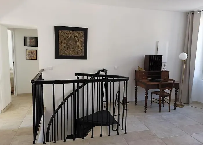 Chez Perle A Levie, Entier De Type T4 * Levie