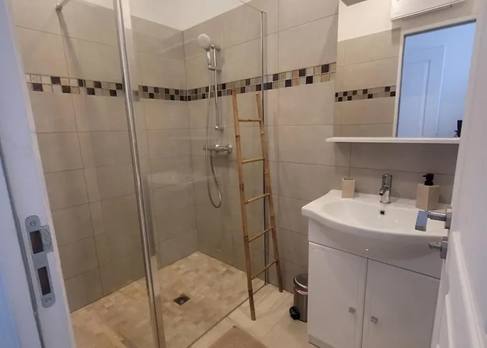 Appartement Chez Perle à Levie, Entier De Type T4