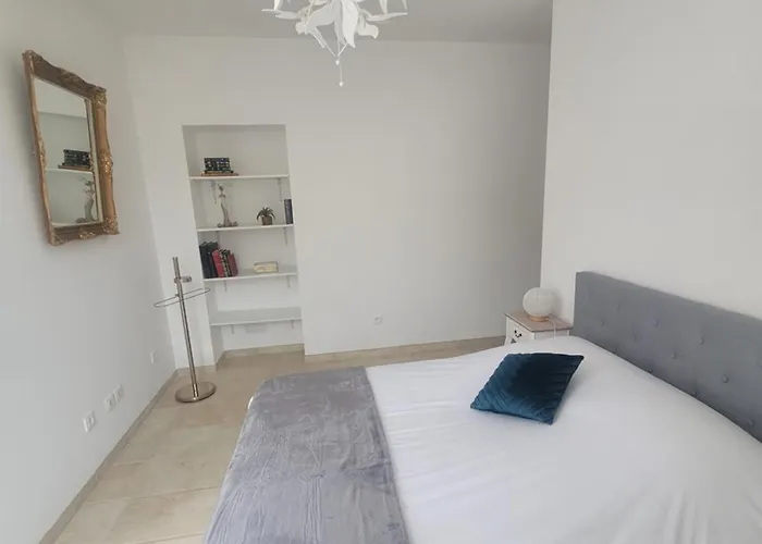 Chez Perle A Levie, Entier De Type T4